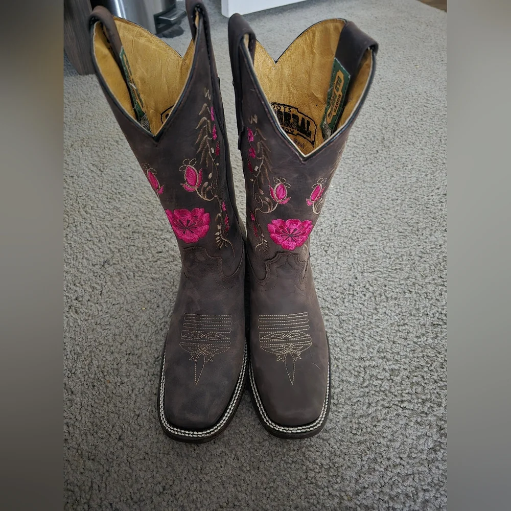 Boots - Picture 1 of 2